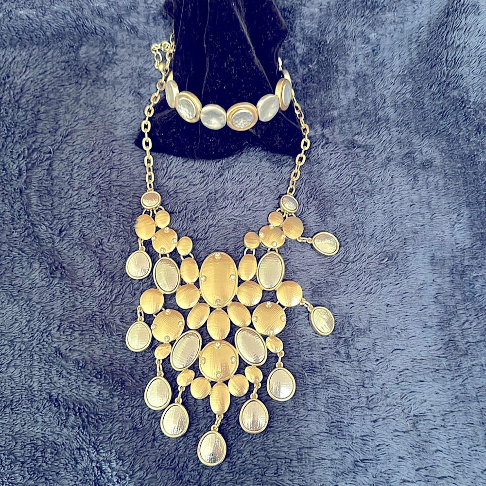 Brazelet and necklace set,no tags but never worn